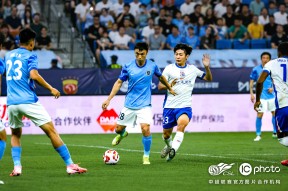 CBA常规赛冲刺阶段走向成谜；上海申花回应争议；媒体盛赞；球探报告显示潜力的简单介绍